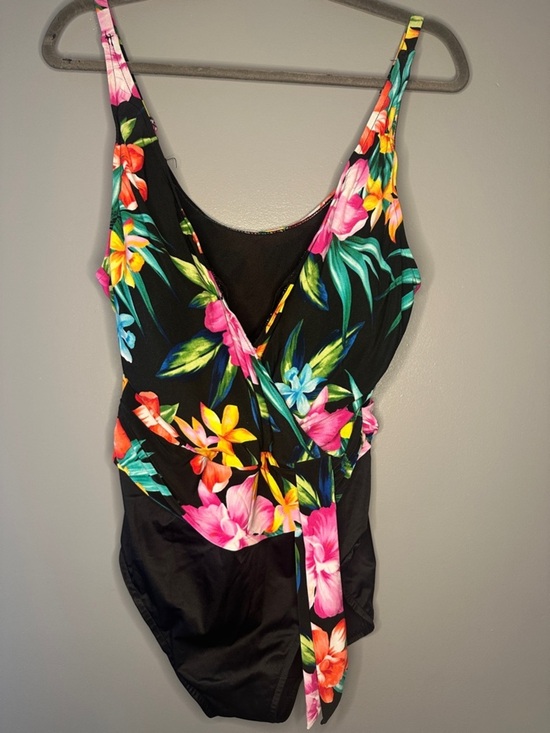 Trimshaper Other - Trimshaper Swimsuit Women’s 14 floral Patterned One Piece